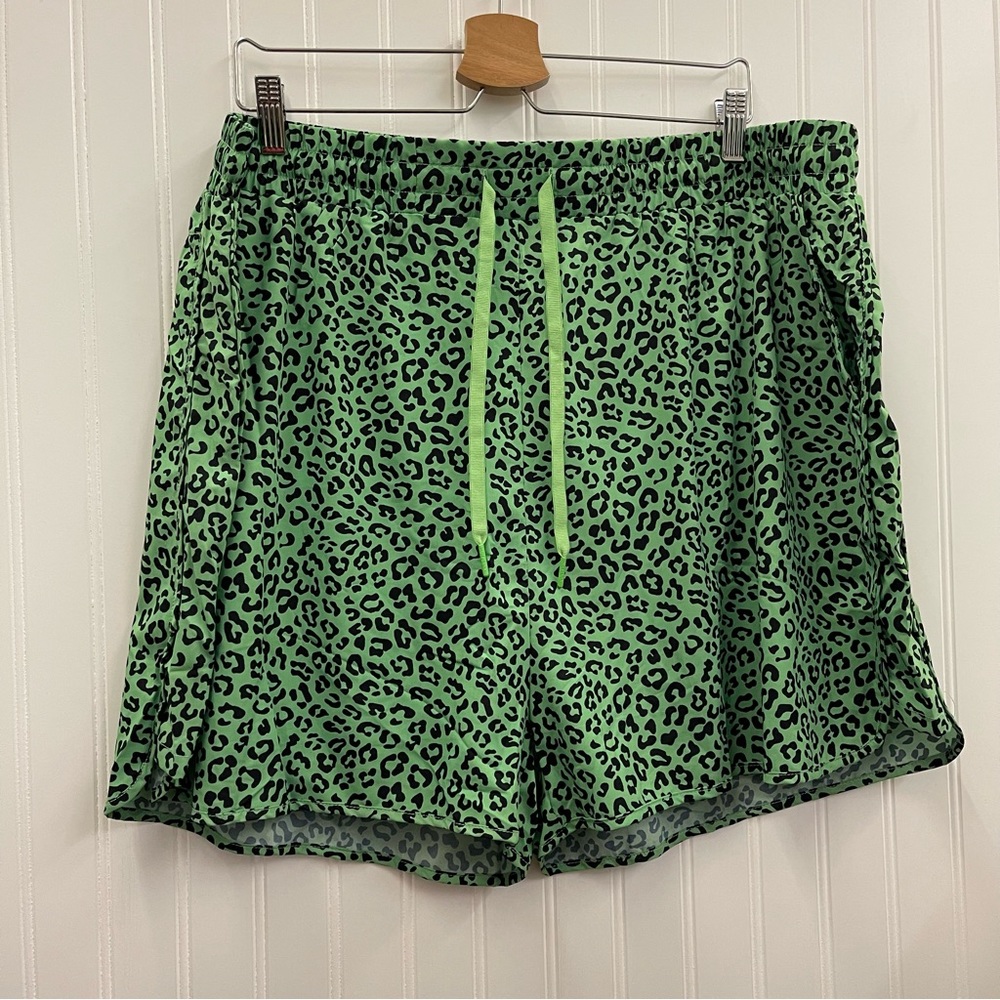 NWT BuffBunny Flo Short V2 in Green Leopard Print Sz XL